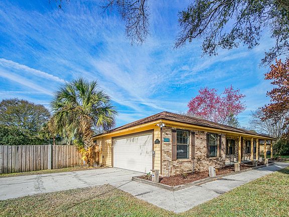 3rd image of 14455 Pond Place Dr