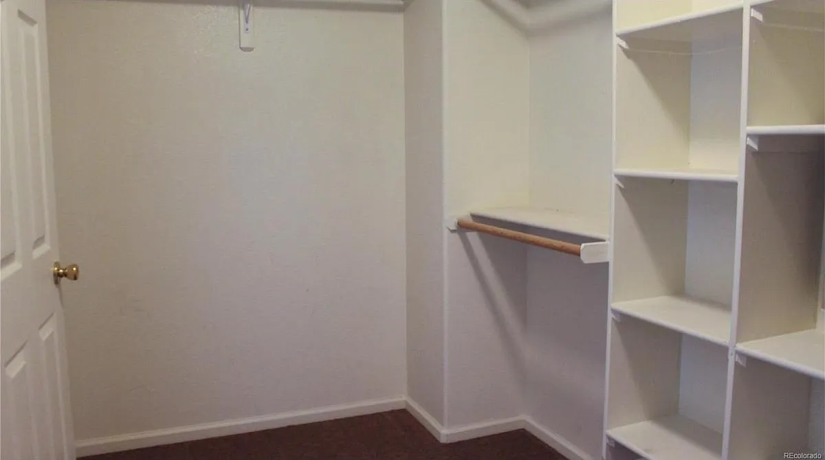 4 bed, 2252 sqft, $3,295 — Photo 3
