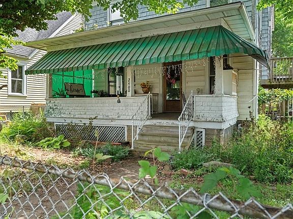 3rd image of 2400 Lynn St