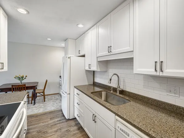 3421 Kent St APT 614, Shoreview, MN 55126