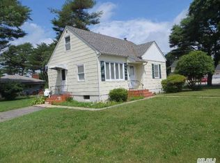 1828 Stein Dr, Bay Shore, NY 11706