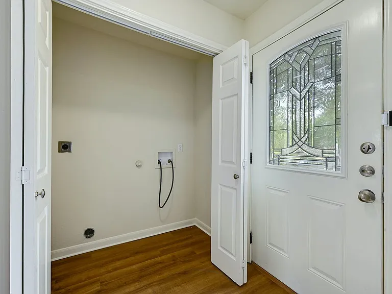 1531 Parkfield Cir — Photo 14