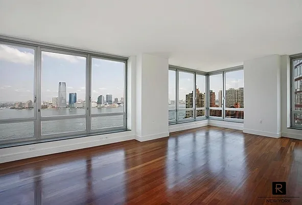 Sold by R New York | media 2