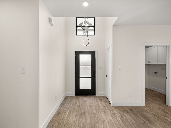 4th image of 2203 Christine Dr