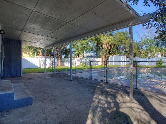 5th image of 1019 W Banister Ave