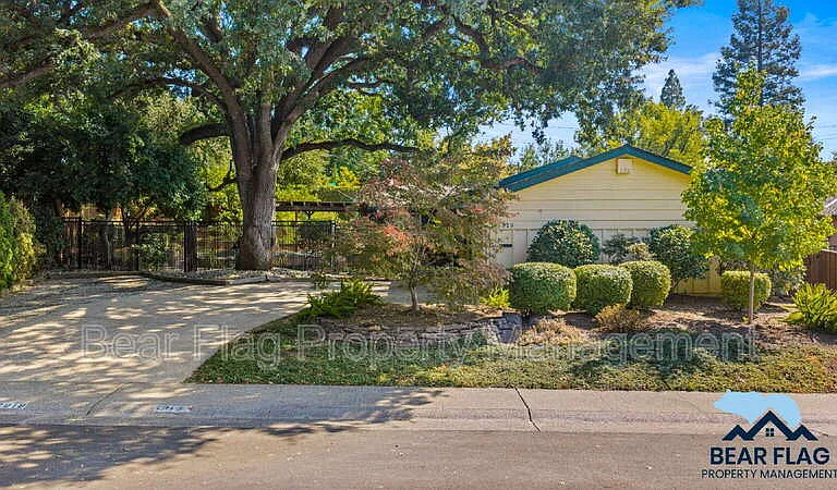7919 Ridgemont Dr — Photo 1