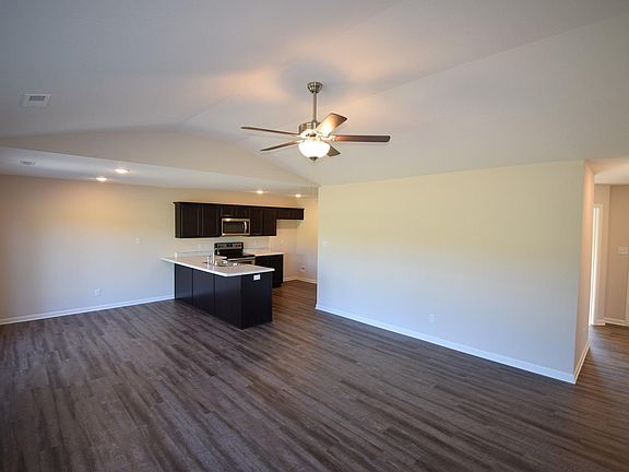 3rd image of 141 Holly Grove Ln