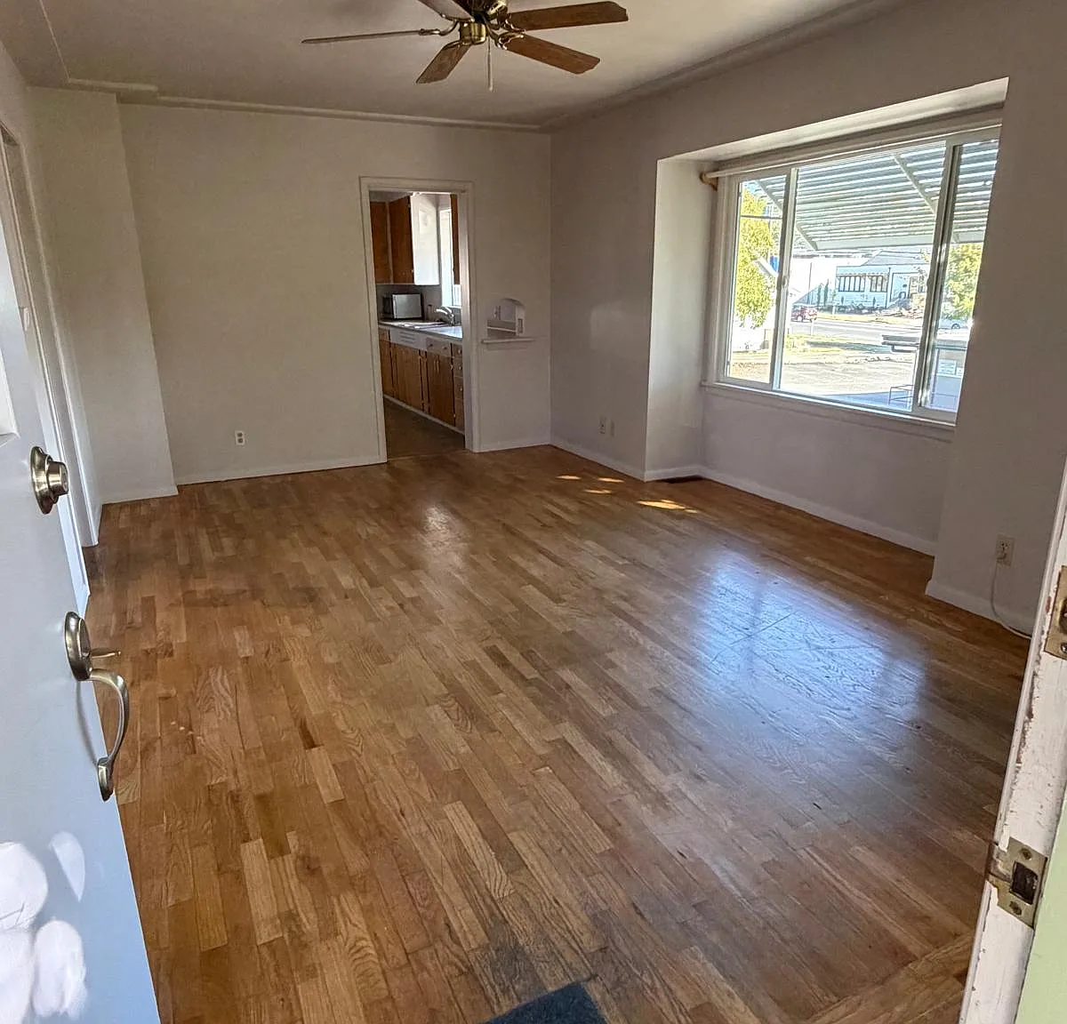 3 bed, 1800 sqft, $3,195 — Photo 2