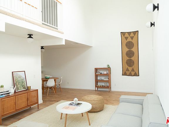 3rd image of 2237 Carlyle Pl