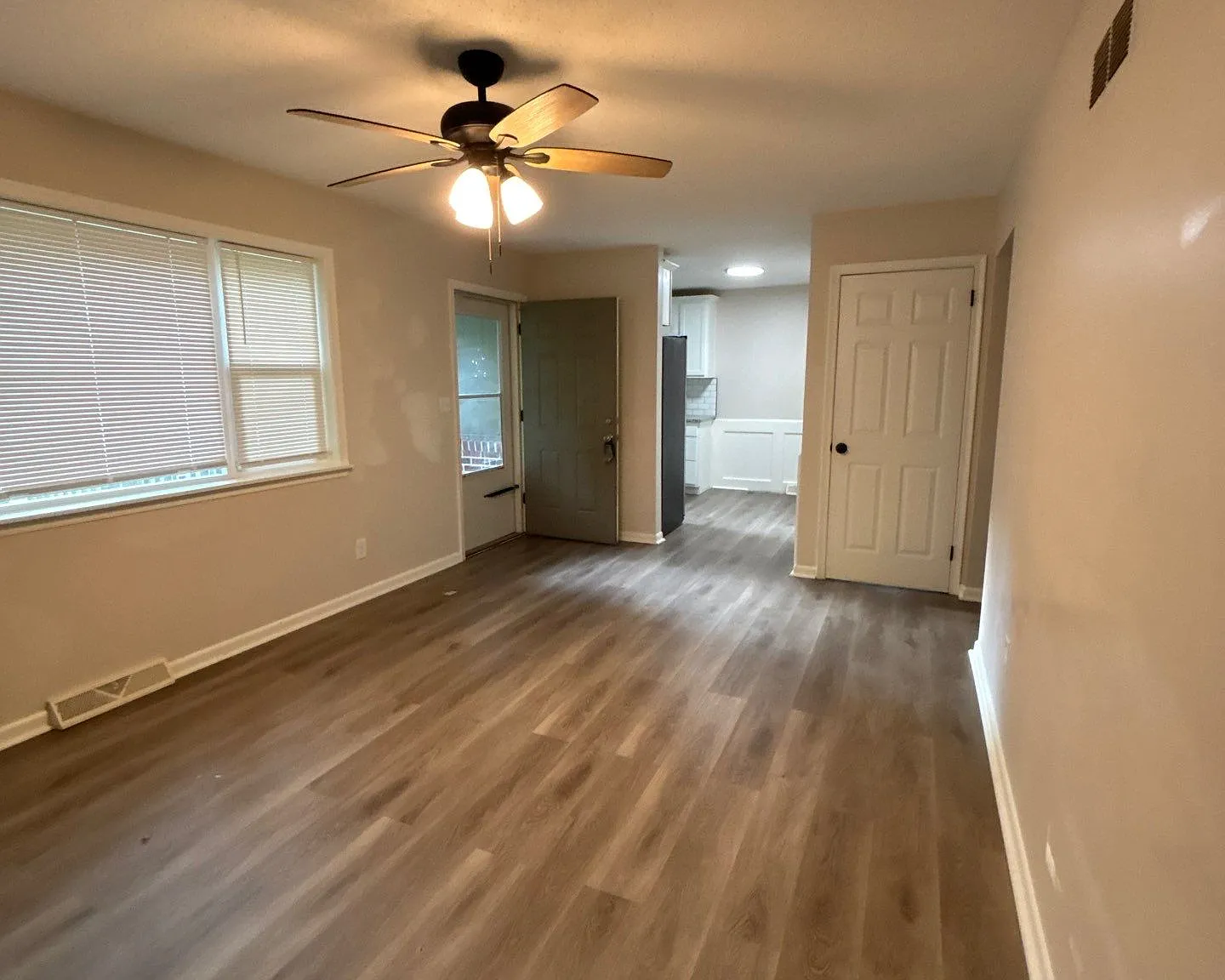 2 bed, 1100 sqft, $1,200 — Photo 2