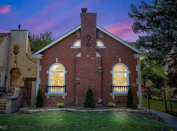 3rd image of 7809 S Crandon Ave