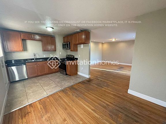 3rd image of 1006 Eisenhower St