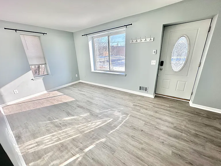 1751 Clara St — Photo 5