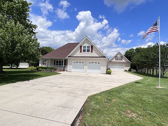 4th image of 218 Charlotte Dr
