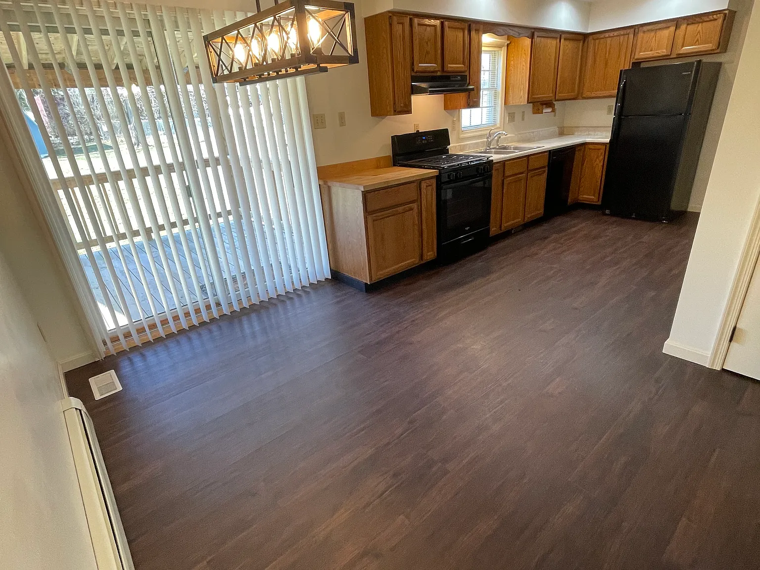 3 bed, 1100 sqft, $1,500 — Photo 4
