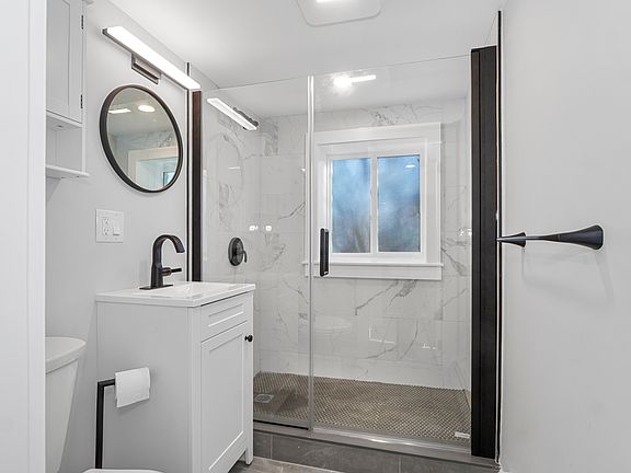 4th image of 42 Bryon Rd APT 2