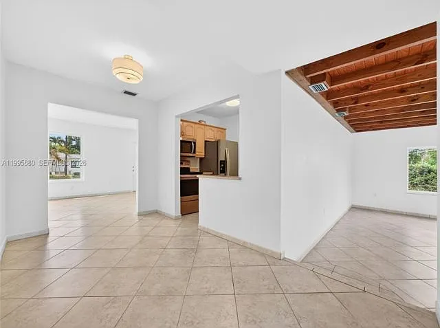6447 SW 10th St — Photo 3