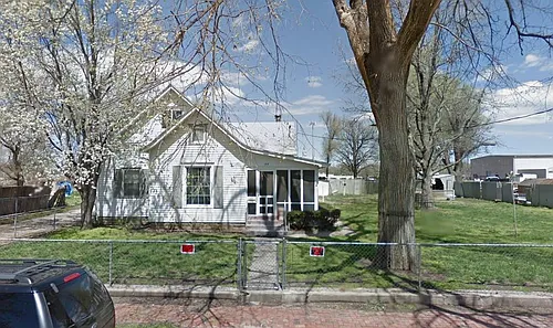 158 NW Holman St Photo 1