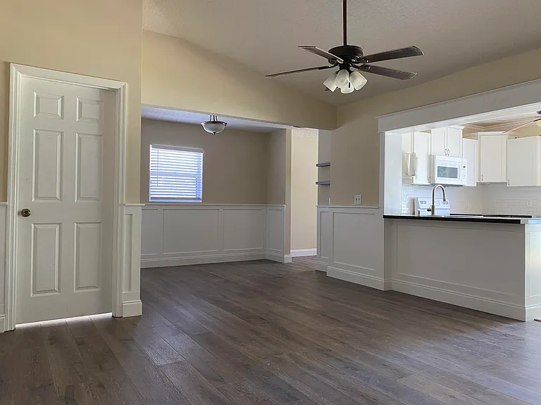 1057 SW Spruce St — Photo 3