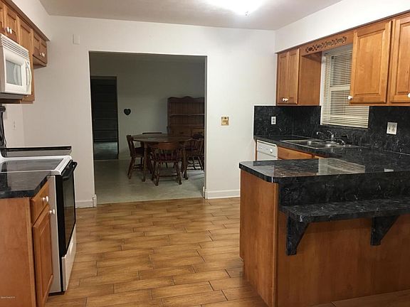 5th image of 2520 Royal Oak Dr