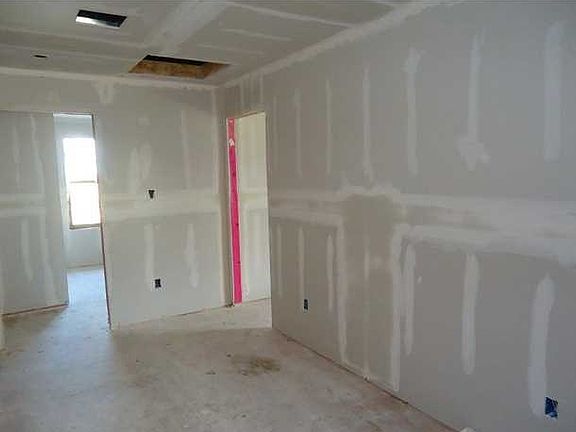 2nd image of 122 Fullerton Ln