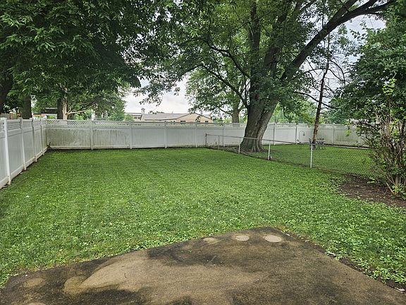 2nd image of 816 Hartz Dr #B