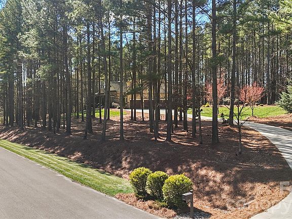 4th image of 170 Silver Falls Dr