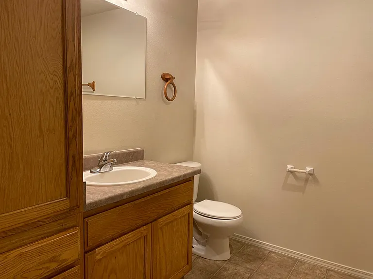 2393 Howard Ave #B — Photo 17
