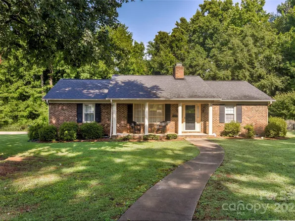 1828 Independence Sq, Kannapolis, NC 28081