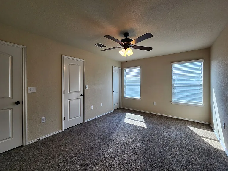 622 Creekside Cir — Photo 17