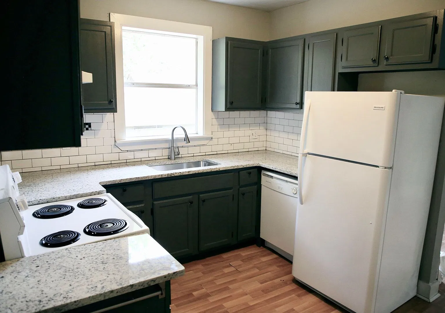 Completely Renovated, Modern Home In Stifft Station. Now Showing — Photo 2