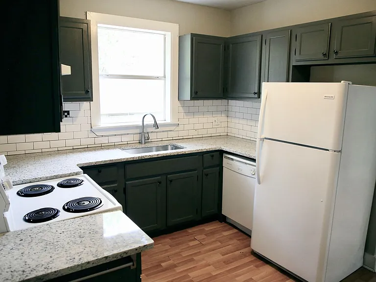 714 S Valentine St — Photo 2