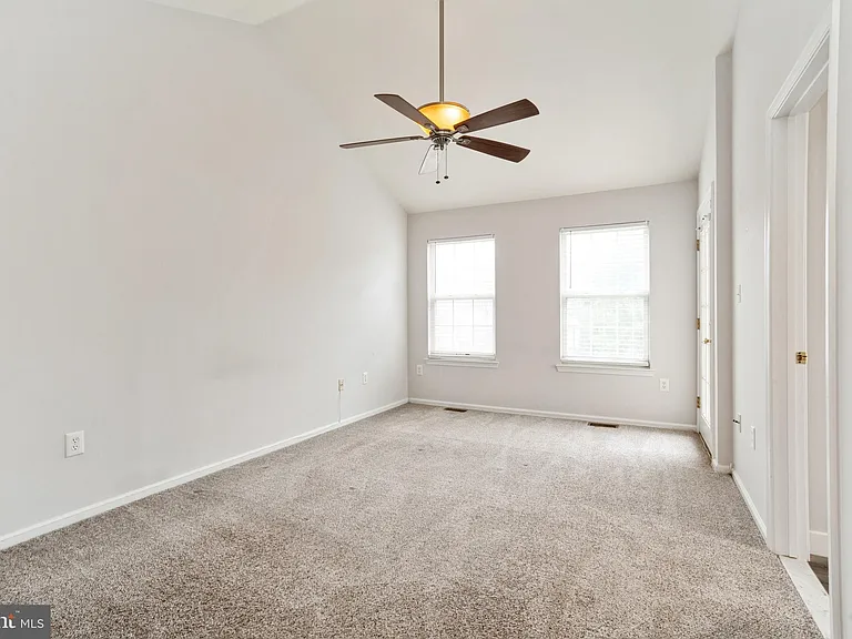 210 Kentshire Ct — Photo 15