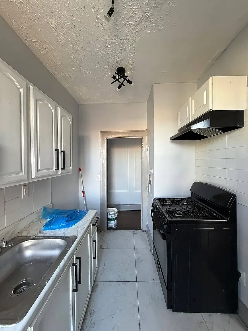 3 bed, $2,250 — Photo 2