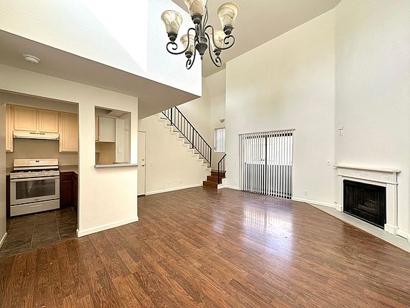 3rd image of 13512 Moorpark St APT 205