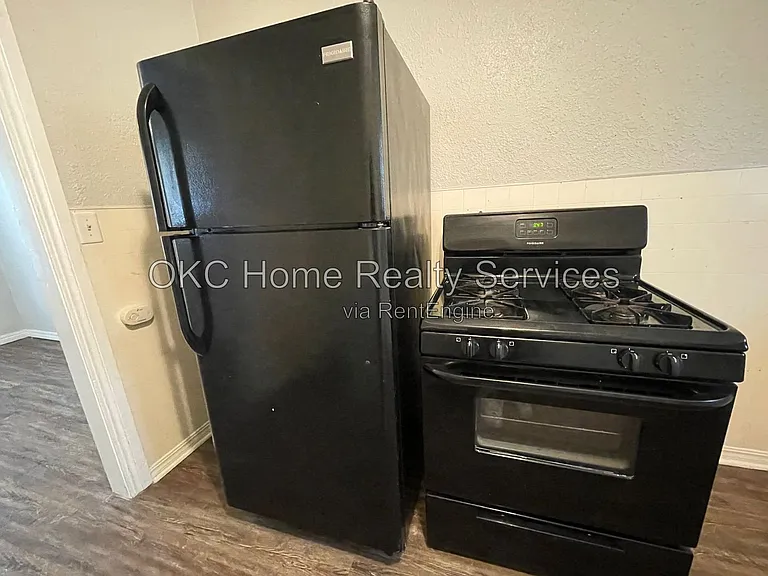 3509 S Blackwelder Ave — Photo 2