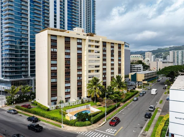 910 Ahana St APT 1001, Honolulu, HI 96814