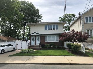 92 Elmbank St, Staten Island, NY 10312