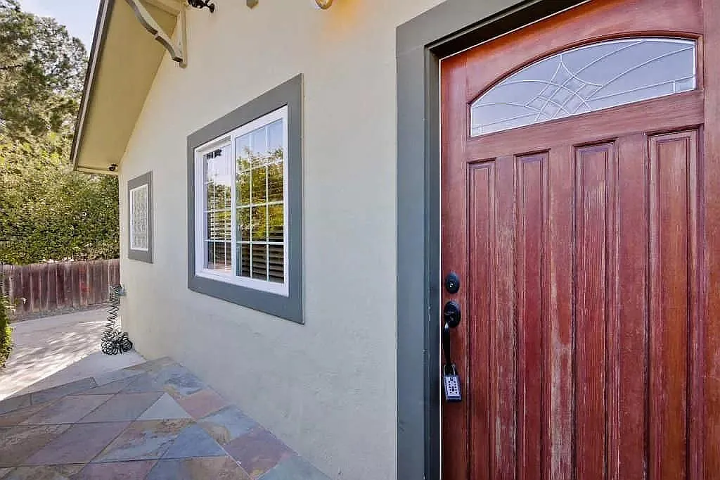2 bed, 968 sqft, $4,995 — Photo 2