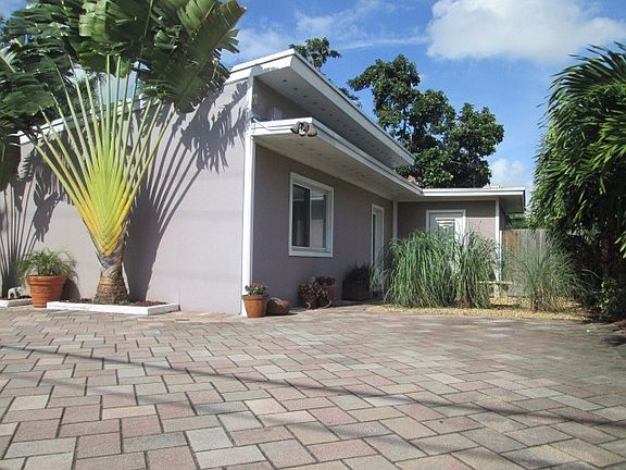 2nd image of 525 Davie Blvd