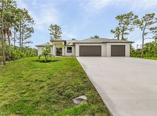 8043 Sandalwood Cir, Labelle, FL 33935