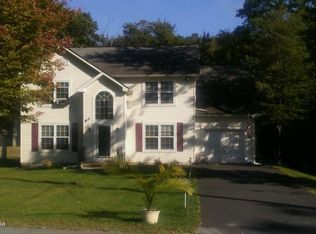 3233 Hamlet Dr, Tobyhanna, PA