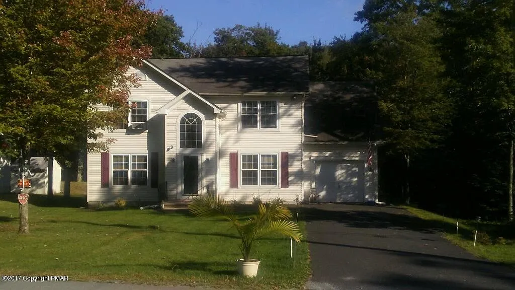 3233 Hamlet Dr photo 1
