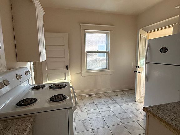 5th image of 129 N Olive St