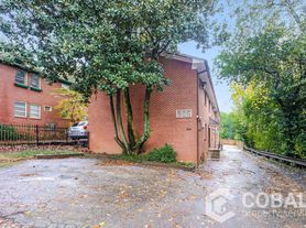 905 Greenwood Ave NE