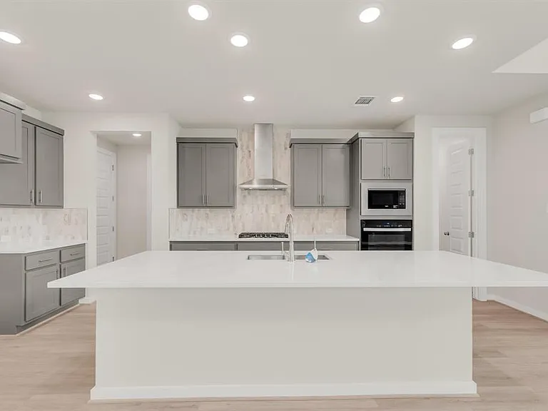 324 Amista Dr — Photo 11