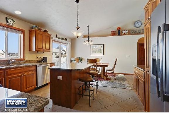 Kitchen w/granite & SS Applian
