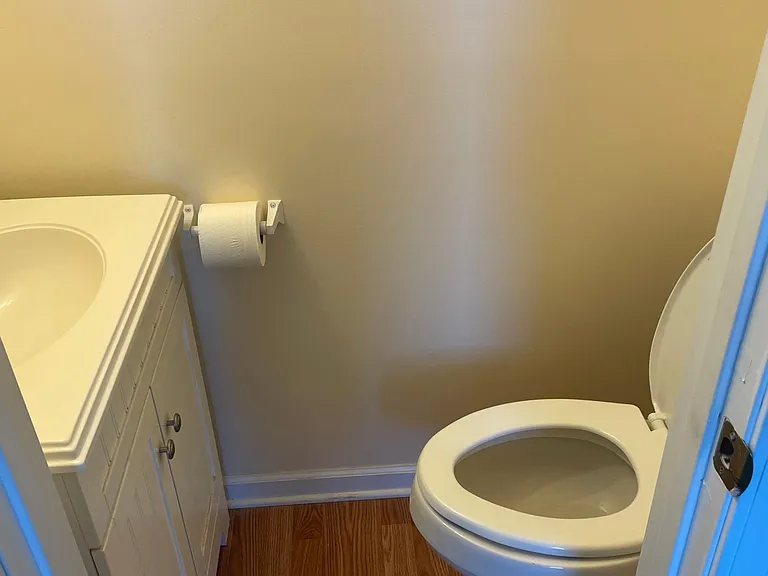 1/2 Bathroom