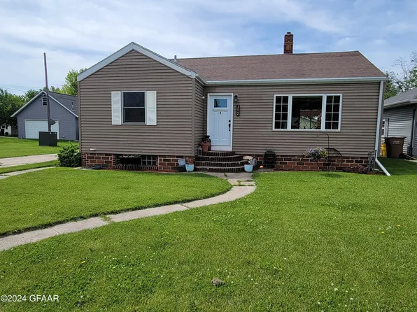 312 1st Ave, Northwood, ND 58267