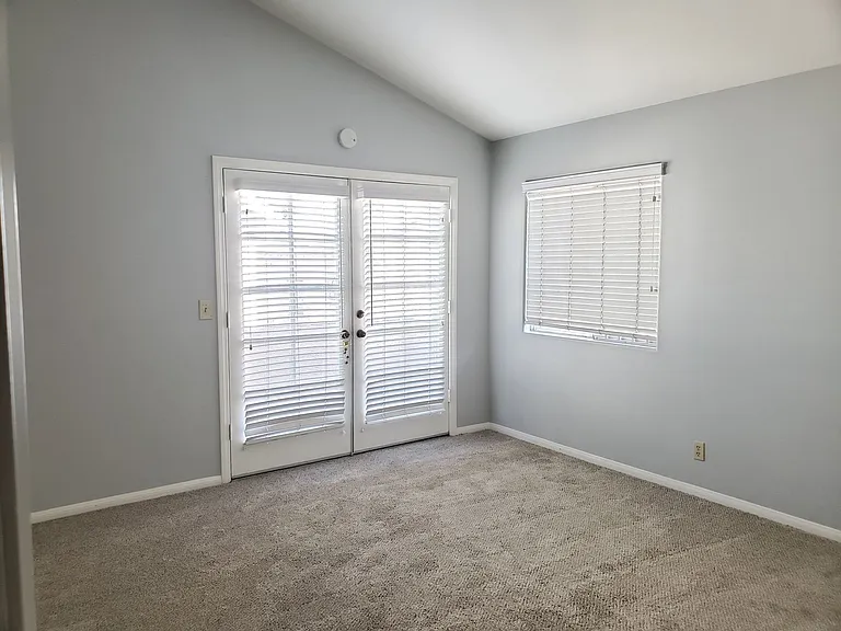 432 E Ave — Photo 22